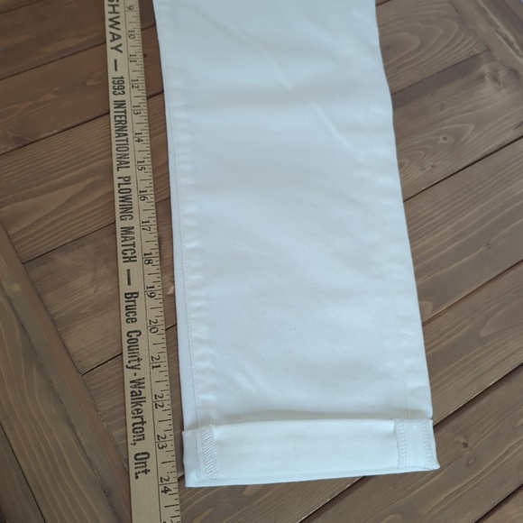 Lucky Brand White Cropped Jeans - Picture 10 of 14